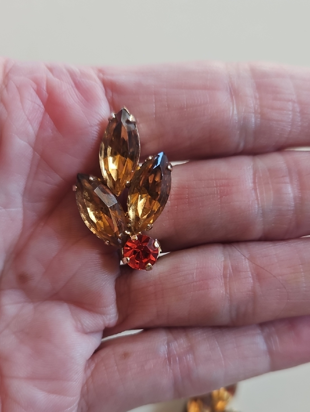 Albert Weiss Amber Topaz Marquise And Orange  Red Rhinestone Clip On Earrings - Picture 2 of 5